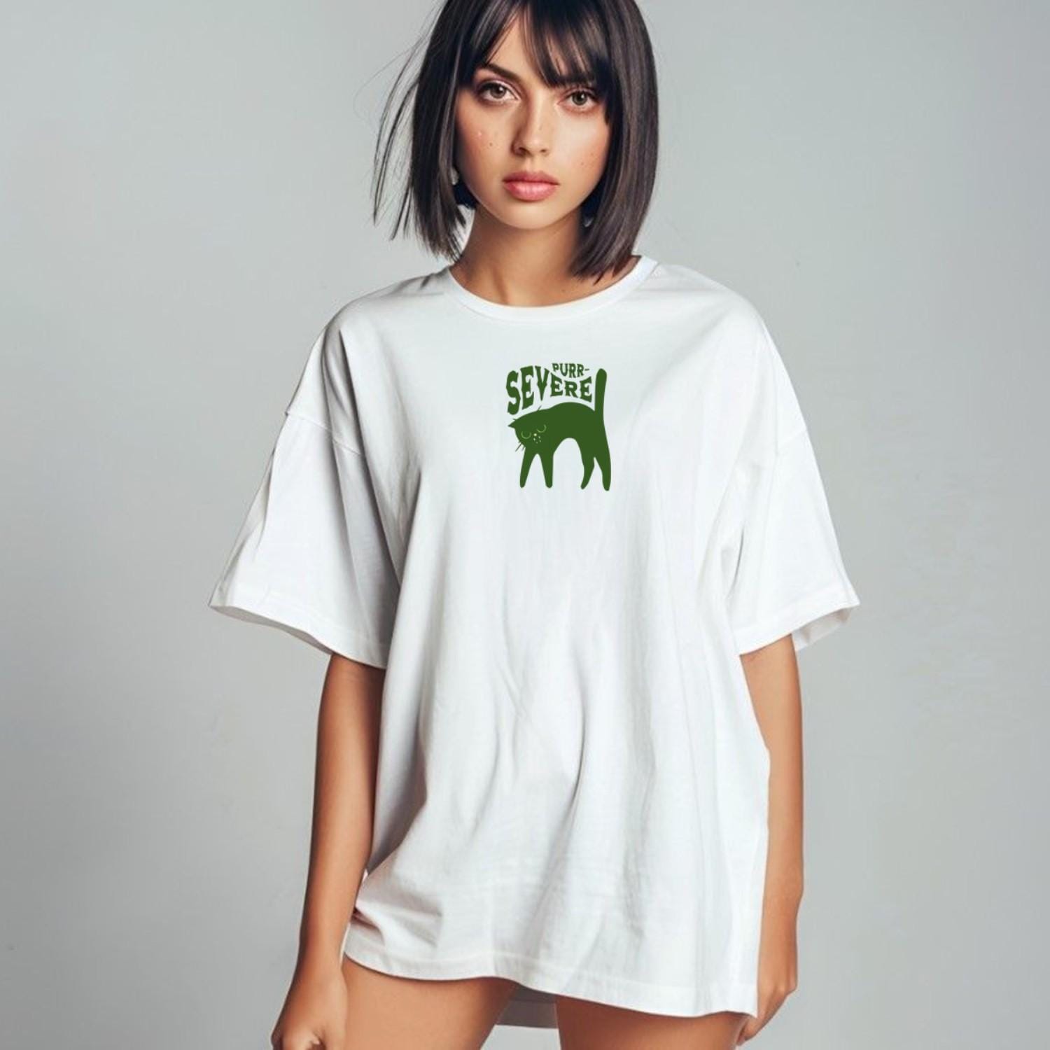 "Fun graphic gym T-shirt featuring a playful cat design, ideal for fitness enthusiasts and cat lovers, adding style to workouts."