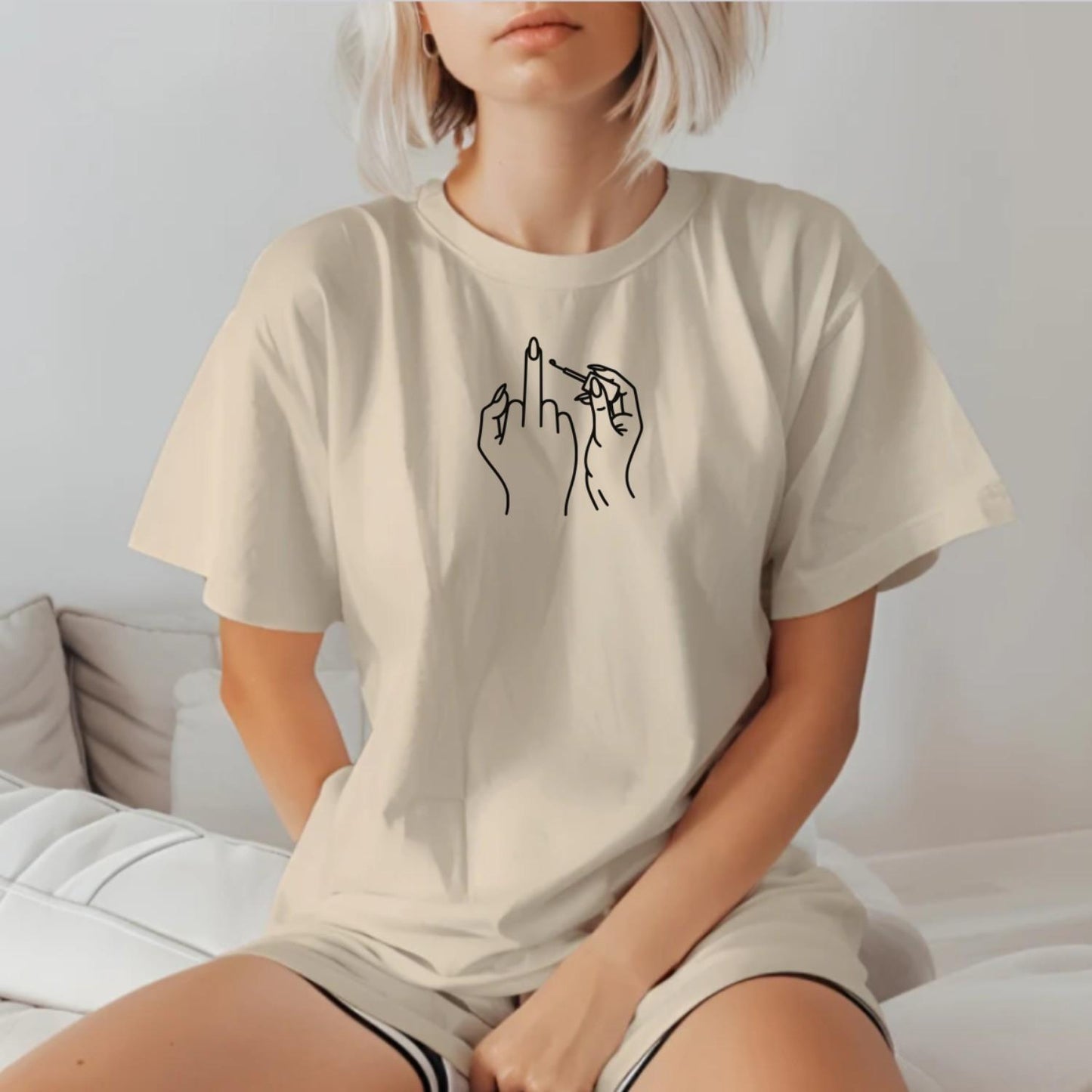 Alt text: "Iconic gym T-shirt featuring a bold graphic representing strength and determination, perfect for workouts and fitness enthusiasts."
