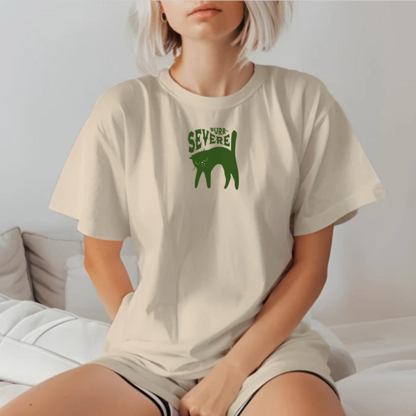 "Fun graphic gym T-shirt featuring a playful cat design, ideal for fitness enthusiasts and cat lovers, adding style to workouts."
