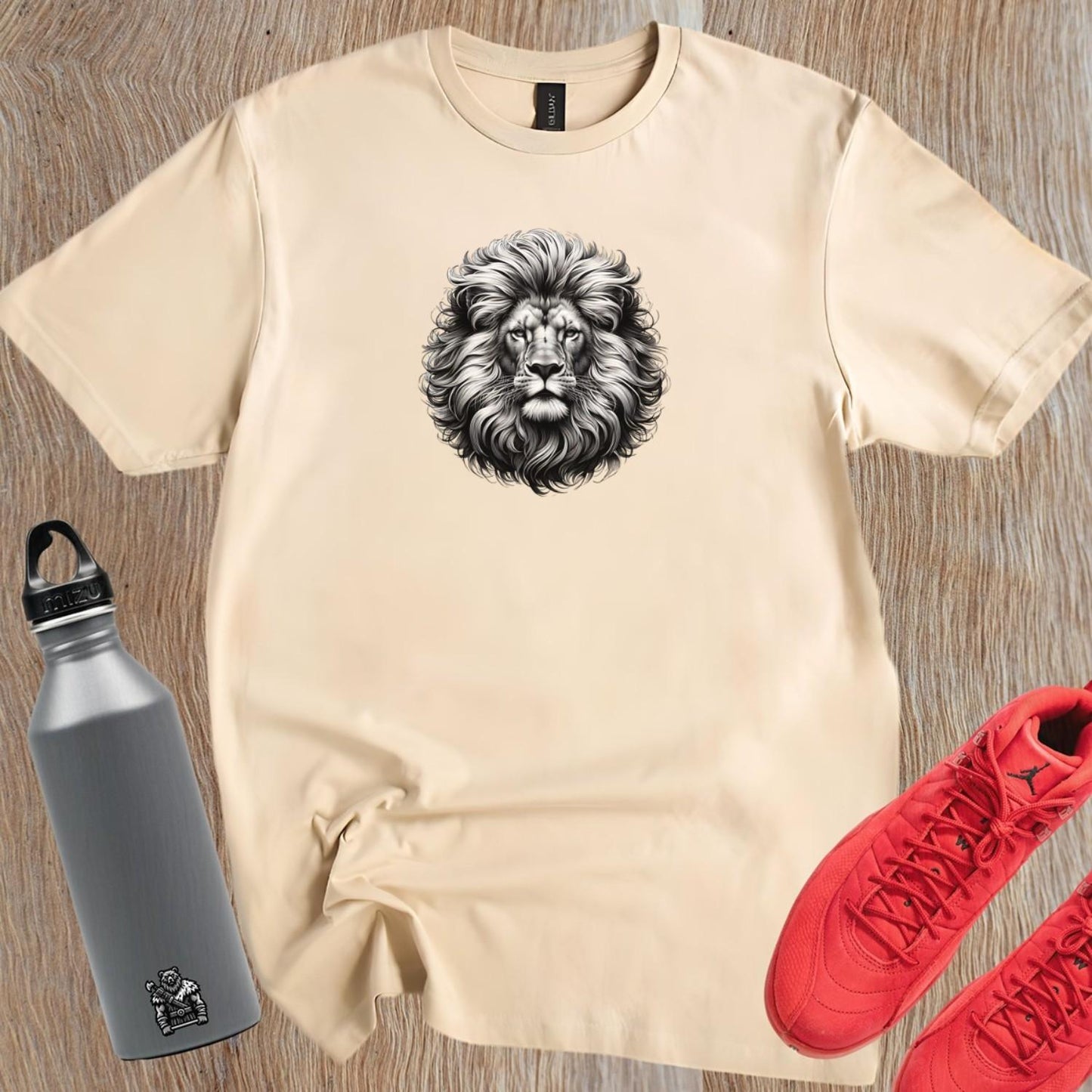 "Detail of a dynamic Lion T-Shirt featuring a powerful lion graphic, symbolizing strength and resilience for gym enthusiasts."