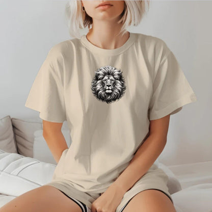 "Detail of a dynamic Lion T-Shirt featuring a powerful lion graphic, symbolizing strength and resilience for gym enthusiasts."